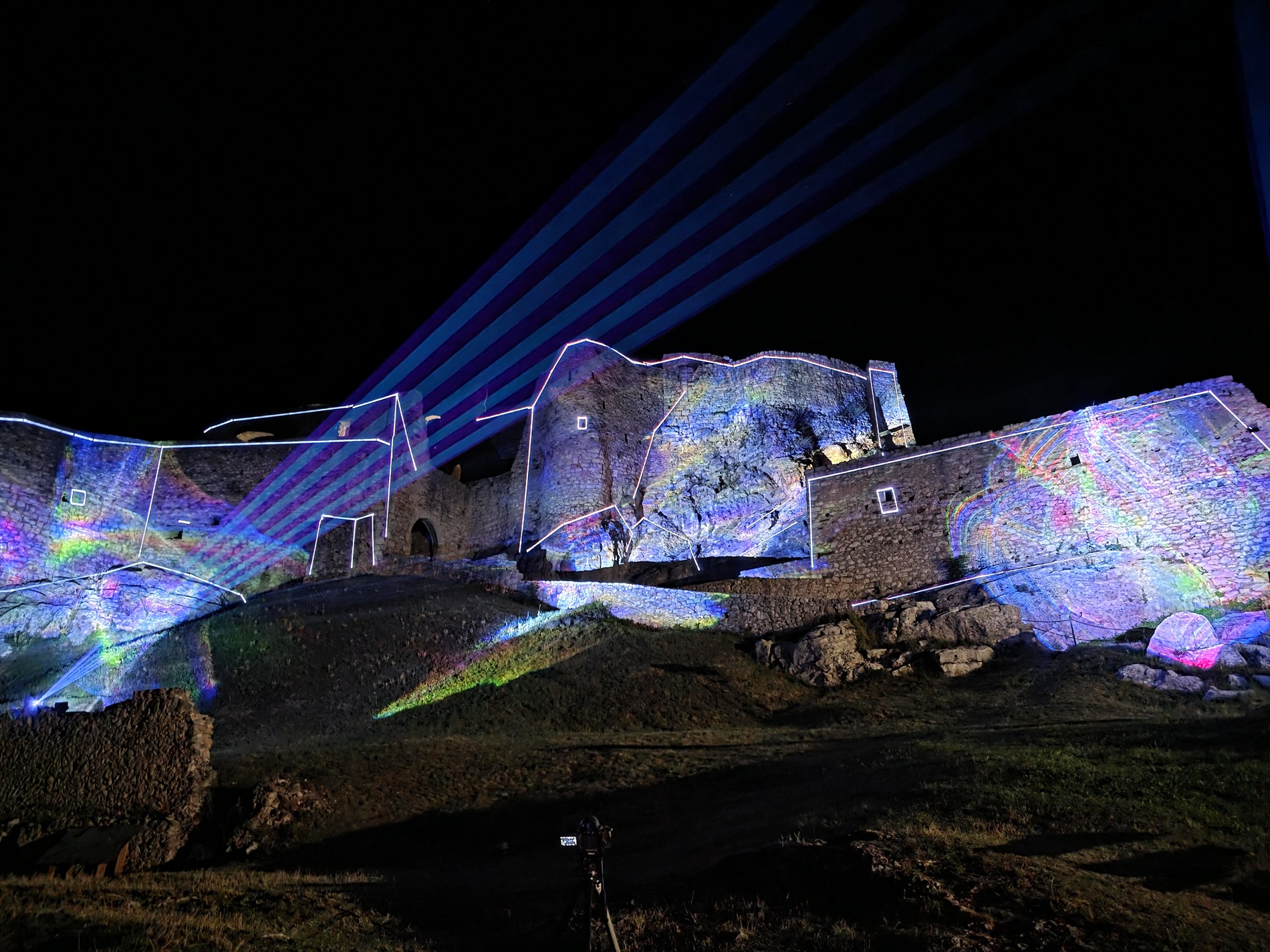 očná prehliadka Spišského hradu 24/7 - dodanie 15ks laserových projektorov,  lasershow @ laser mapping @ special effects