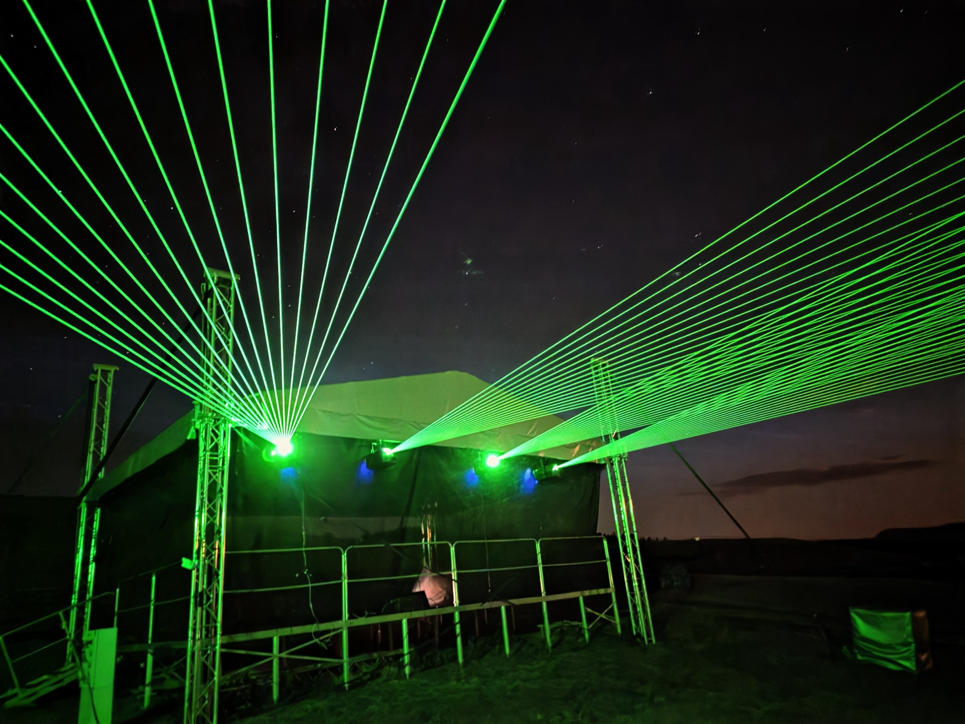Nočná prehliadka Spišského hradu 24/7 - dodanie 15ks laserových projektorov,  lasershow @ laser mapping @ special effects