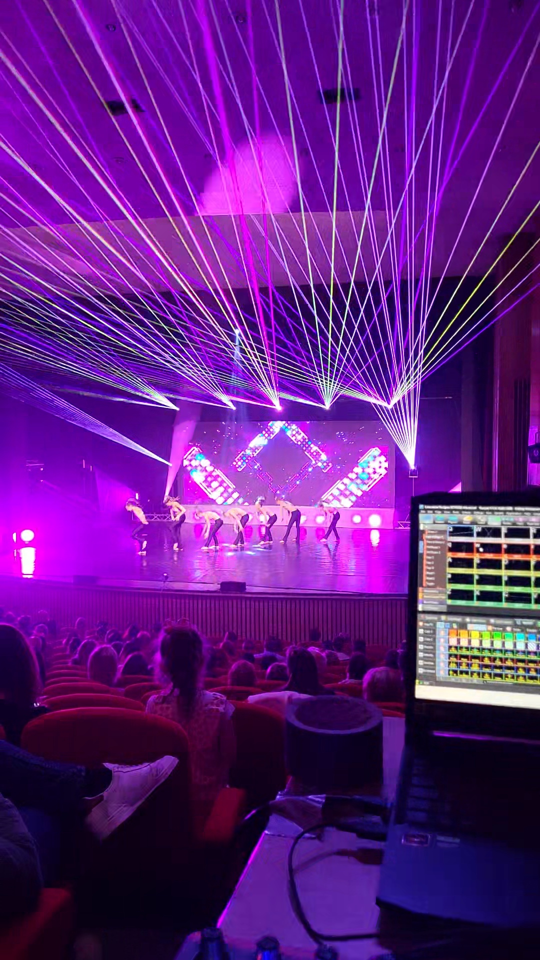 Koncert  tanečnej skupiny CLIS - Galanta 2025 - lasershow & intro